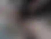 Video corto con jami corriéndose en un espejo y disfrutando comiendo su budín.