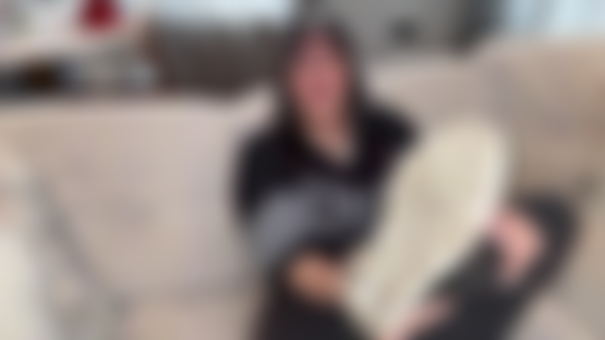 ¡Traga mi semen y adora mis pies!