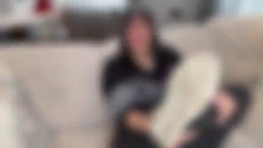 ¡Traga mi semen y adora mis pies!