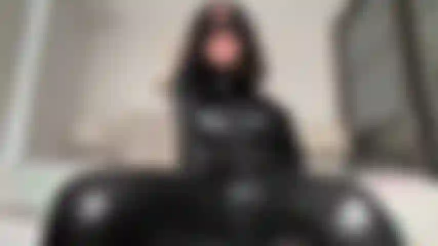 ¡Catwoman se tira pedos encima de ti!