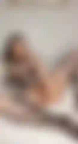 Tomando mi consolador en mi culo.