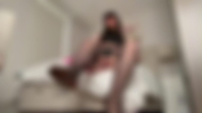 Adoro los pies aceitosos de la giganta!