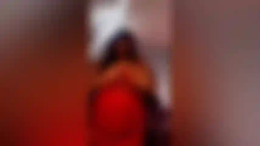 Trina presumiendo de curvas.