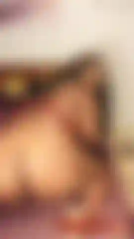 Trina de ébano culona haciendo twerking.