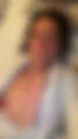 Lamiendo mi polla.