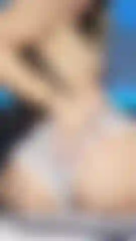 Joi con culo y pies provocadores.