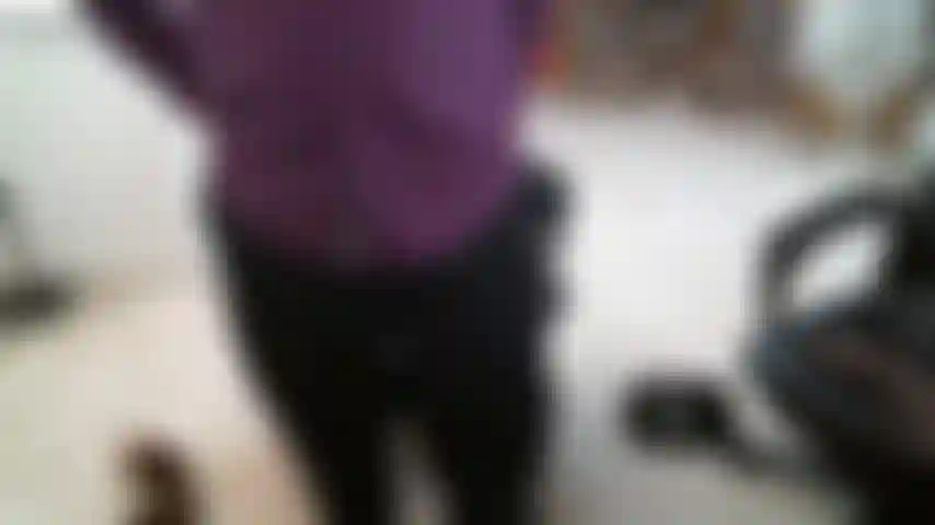 Sesión de rol de dominación webcam. Toma un cinturón por ver pornografía en mi computadora.