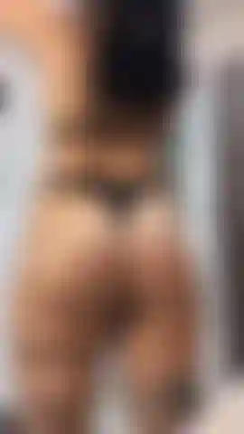 Ven a admirar cada centímetro de mi cuerpo. Desde mi conjunto de lencería favorito hasta un destape completo de mis tetas, este tease de cuerpo entero está repleto de pura tentación.