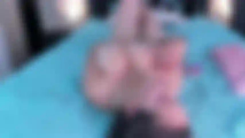 Cuenta atrás para tu corrida en mis tetas.