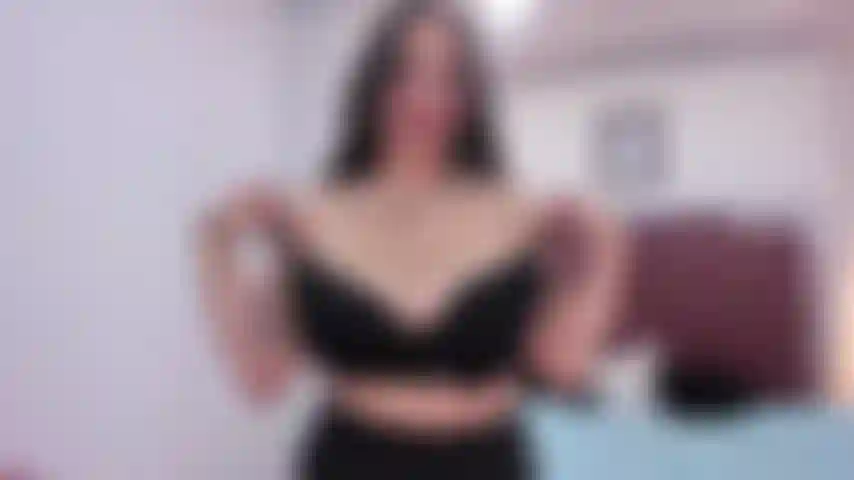 Me pongo un consolador en las tetas y chupo el consolador mientras las marturbo con mis tetas.