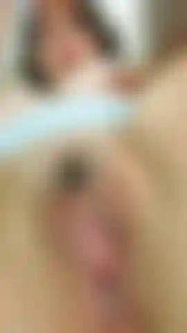 Masturbación de coño mojado de cerca, orgasmo.