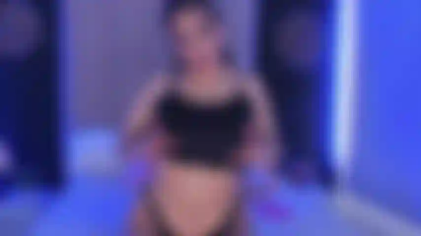 Follándome las tetas con tu semen.