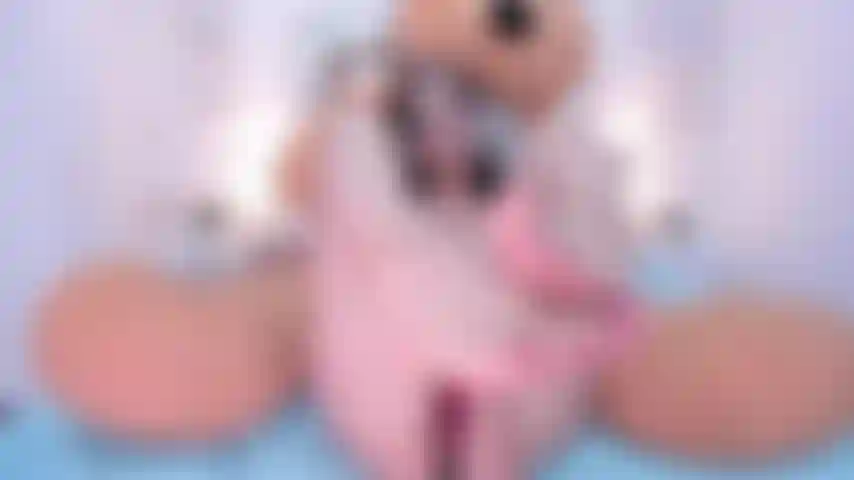 Masaje de pies para una polla grande y enorme.