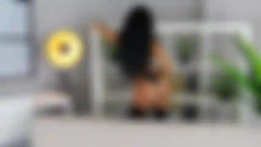 Sexy tira de lenceria negra.