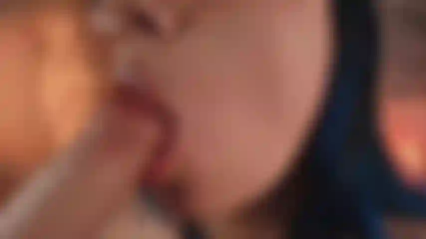 Te encantaría cómo me chupo esta polla.