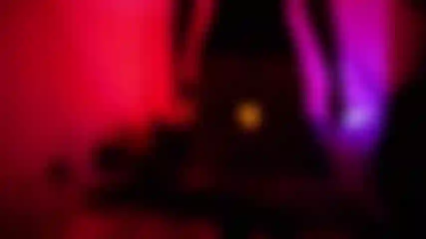 Abraza la tentación, únete a mí discretamente.