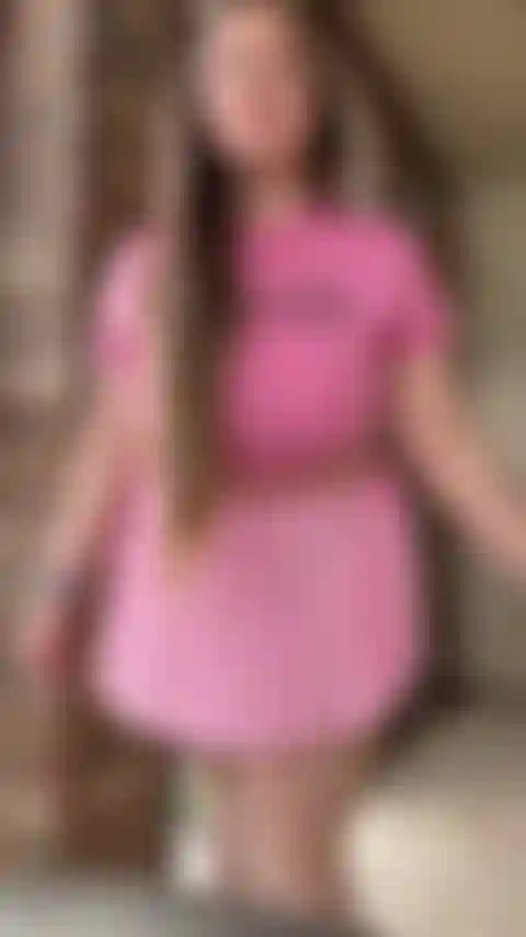 La vecina pawg luciendo sus curvas.