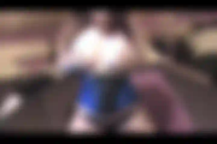 Mírame ponerme traviesa usando mis botas hasta los muslos y un corsé de vinilo y encaje a lo largo de todo este video mientras follo mi boca y mi coño al mismo tiempo, ¡hablo sucio todo el tiempo!