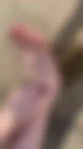 Mira cómo froto mis pies aceitados, perdedora.