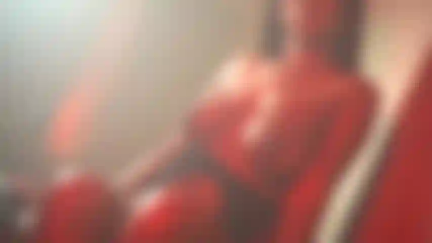 En nuestro momento intimo, mis pechos al aire.