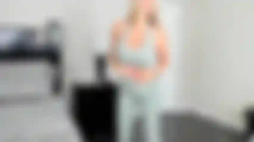 Joi conmigo mientras me toco después de hacer ejercicio.