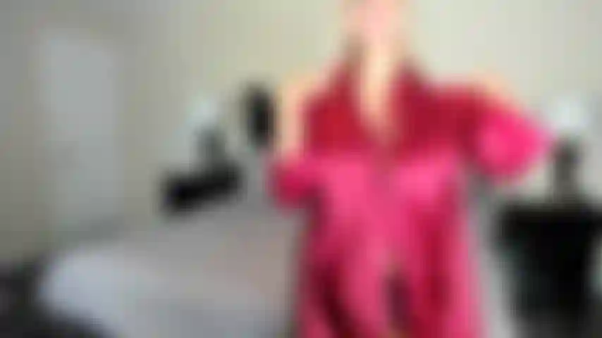 Mírame acariciar mi polla y unirme a ti.