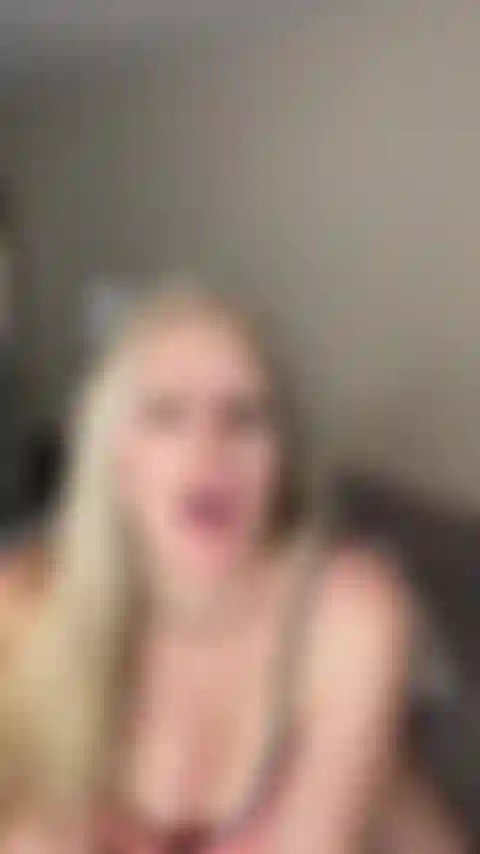 Me desperté cachonda, juguemos con tapones anales.