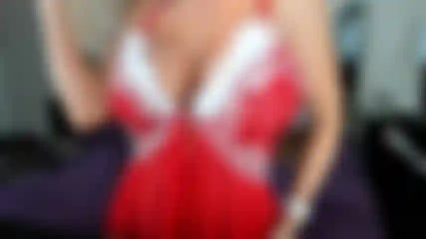 Mamada descuidada en topless, garganta profunda y cuenta regresiva de semen.