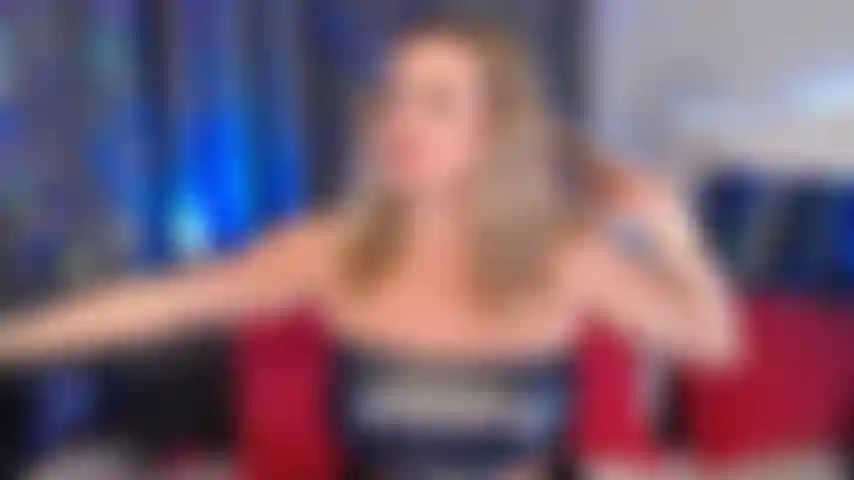 Madrastra pilla a su hijastro con sus bragas robadas. Ella lo castiga con humillaciones.