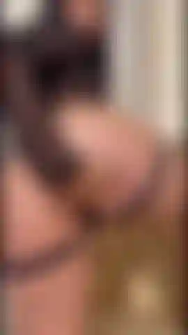 Sonrisas coquetas, provocaciones sensuales y un cuerpo hecho para distraerte.