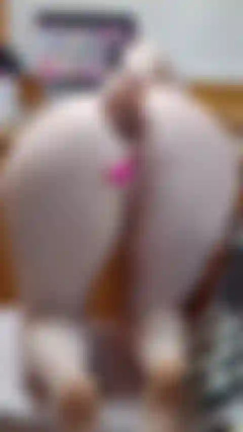 Llenando mi culito diminuto.