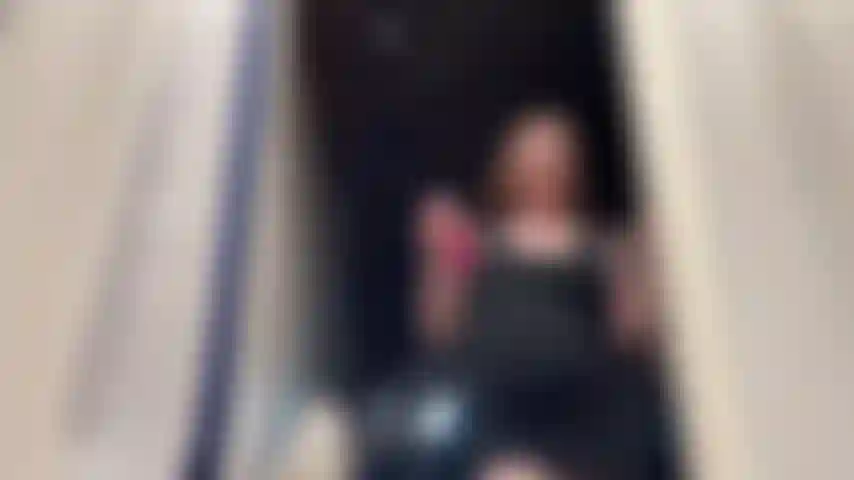 La madrastra hizo que lloviera sobre mí.