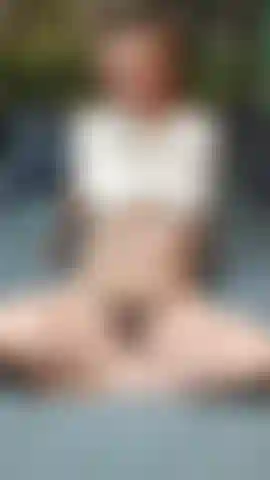 Cleanly shave pussy