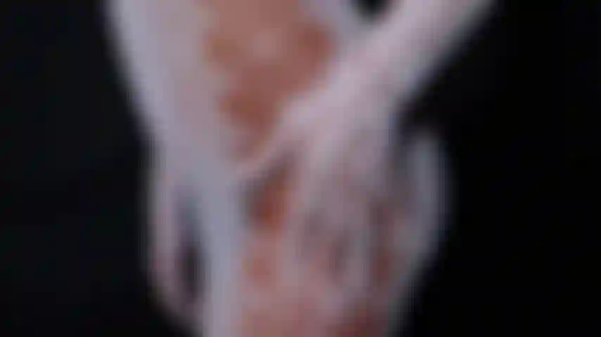 Conoce el deseo que cubre mi piel.