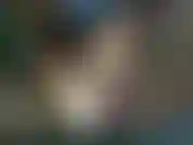 Vault video: vicky se corre afuera con su hitachi. Vicky lleva unos leggins negros sin entrepierna y está en un parque público usando su mini hitachi para correrse mientras también usa sus dedos. Vicky usa cierres extremos.