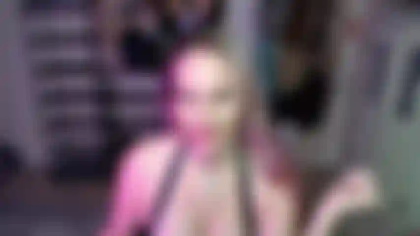 Adoro mis pies para mojar mi coño.