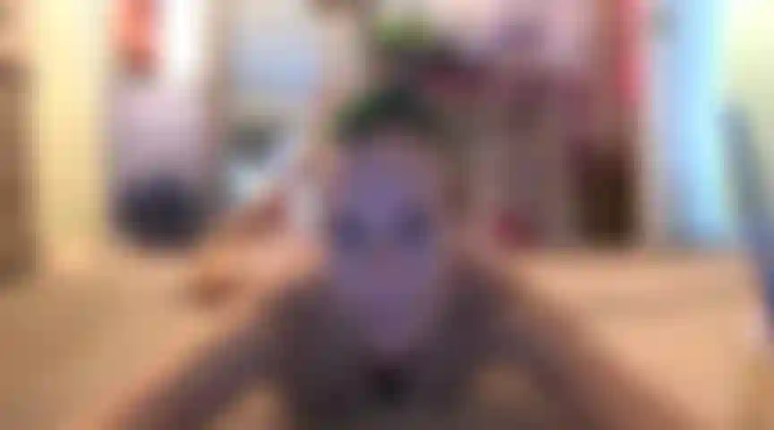 Sexy ducha jabonosa con espectáculo dorado de palmadas en el culo.