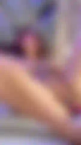 Enjoy this hot pussy and fill it with pleasure.