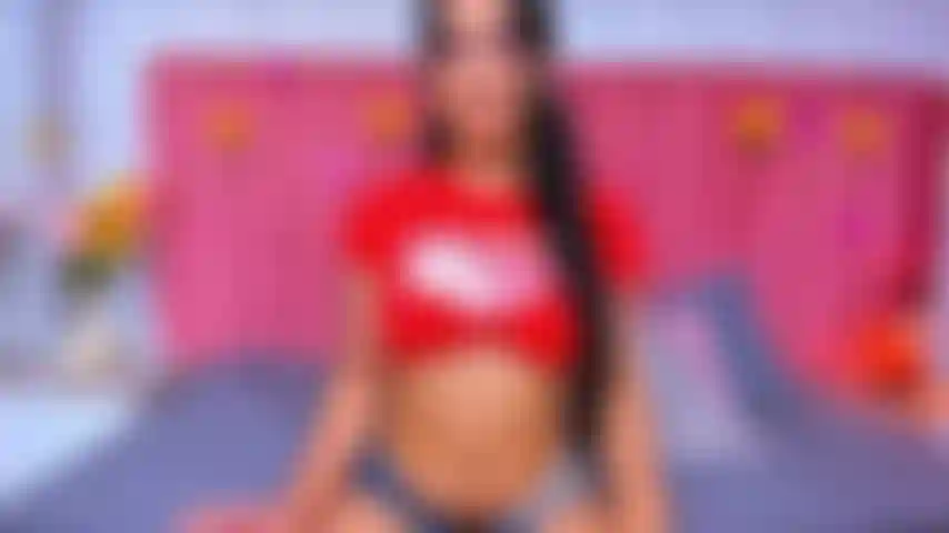 Montando mi consolador como una profesional.