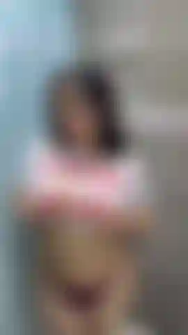 ¿Me acompañarás a la ducha? Soy muy juguetona.