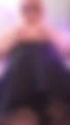 Mi zorra sumisa me adora.