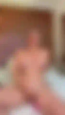 look at me while I masturbate, I'm so hot