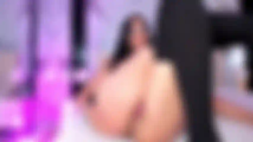 Quiero que llenes mis dos agujeros de semen.