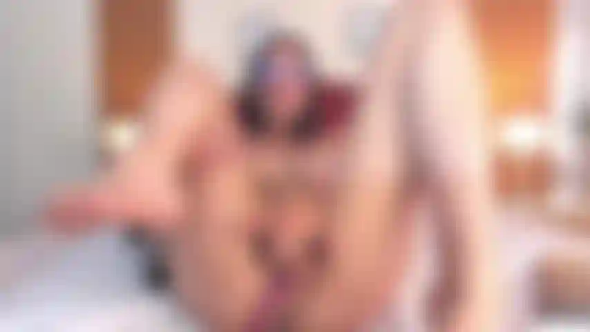 Mis dedos mojados en mi coño.