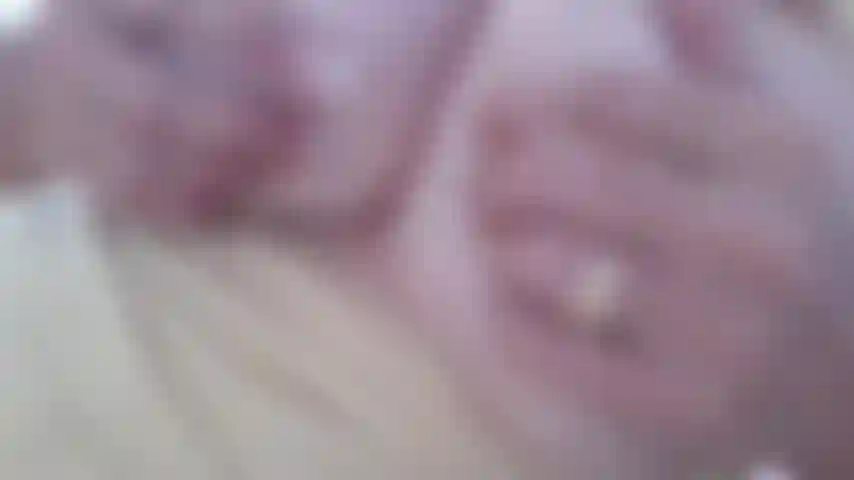 Me encanta jugar con mis pezones.