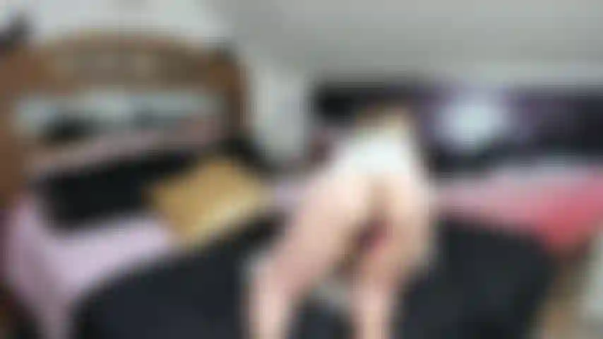 Por favor cómeme el culo mientras monto mi dildo.