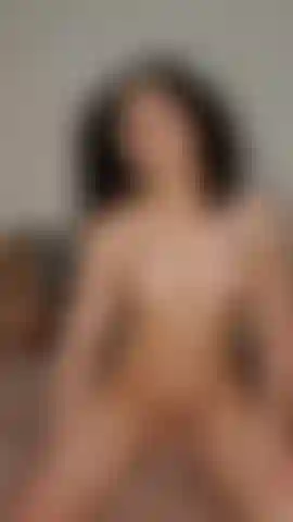 Paseo con un consolador gigante: mírame montar mi consolador extra grueso de 10" en cada posición (vaquera, vaquera inversa y misionero). Incluso tengo un espejo detrás de mí para que puedas ver mi culo y mis tetas. ¡Al mismo tiempo!