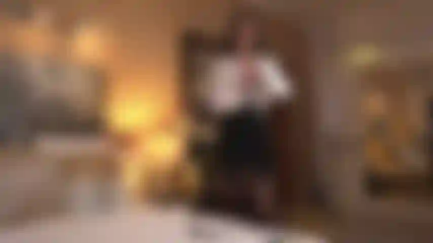 Secretaria sucia, seduciendo al jefe y haciendo que le ofrezca un aumento de sueldo para un trato "especial"!