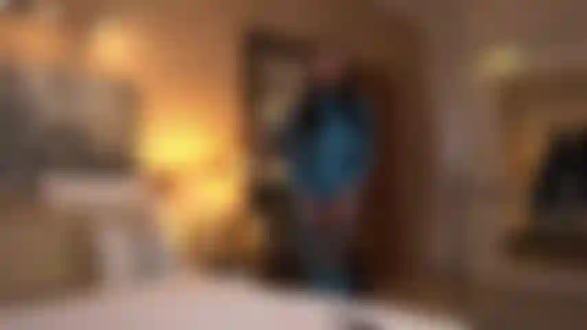 Seductora sobrenatural te lleva en su nave espacial, haciéndote su prisionera para su placer!