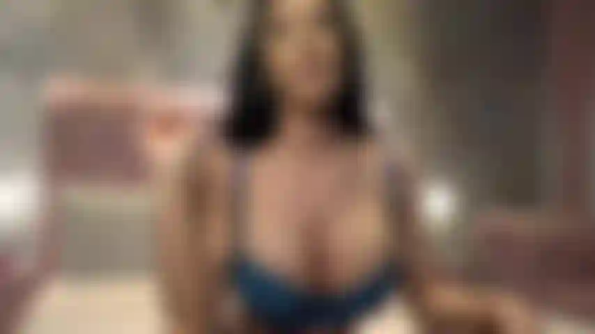 Mis tacones sexys te hipnotizaron y te transformaron en una adicta a los tacones que quiere tener la boca llena!